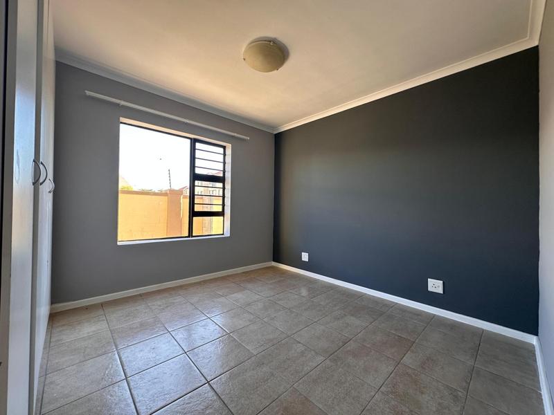 To Let 2 Bedroom Property for Rent in Guldenland Western Cape